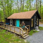 Perfect Couples Cabin Fireplace Firepit & Wine Nearby