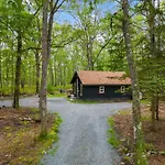 Perfect Couples Cabin Fireplace Firepit & Wine Nearby